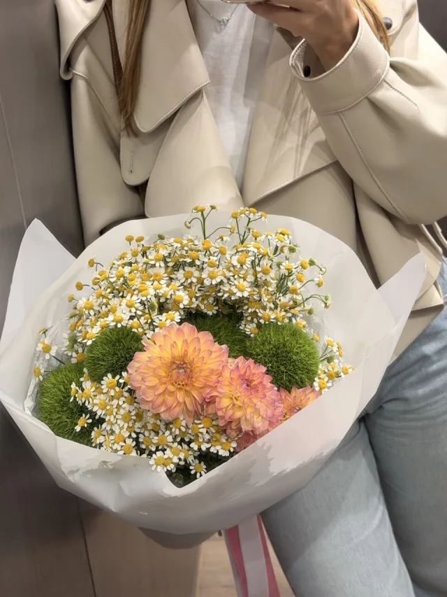 Daisy peach dahlia and green dianthus bouquet